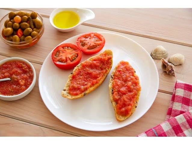 Tostada con Tomate