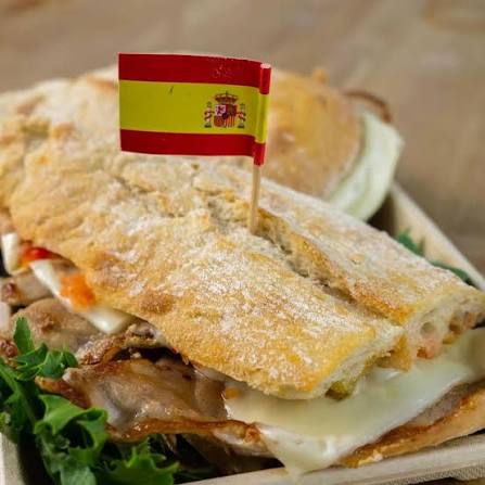 BOCADILLO Lomo con Queso