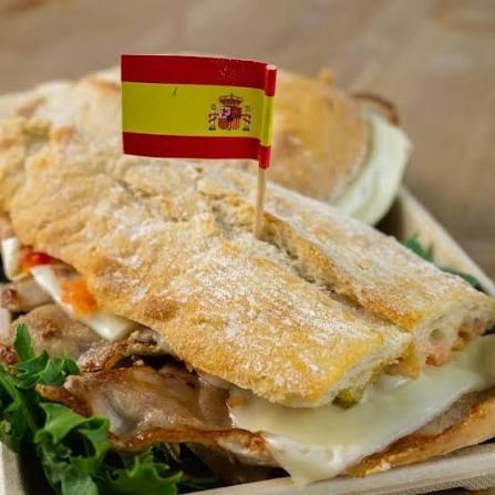 BOCADILLO Lomo con Queso